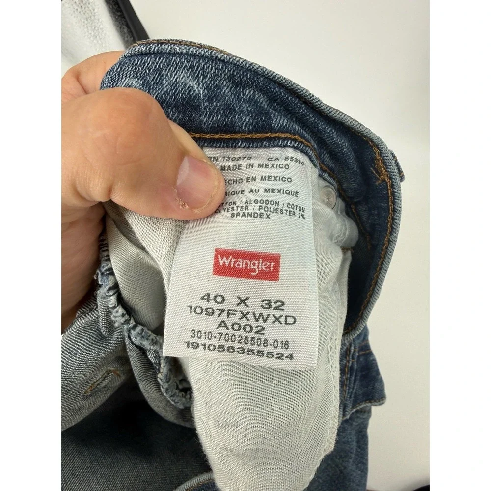 Wrangler Premium Quality Men's Blue Jeans Regular Fit Straight Mid Rise 40X32